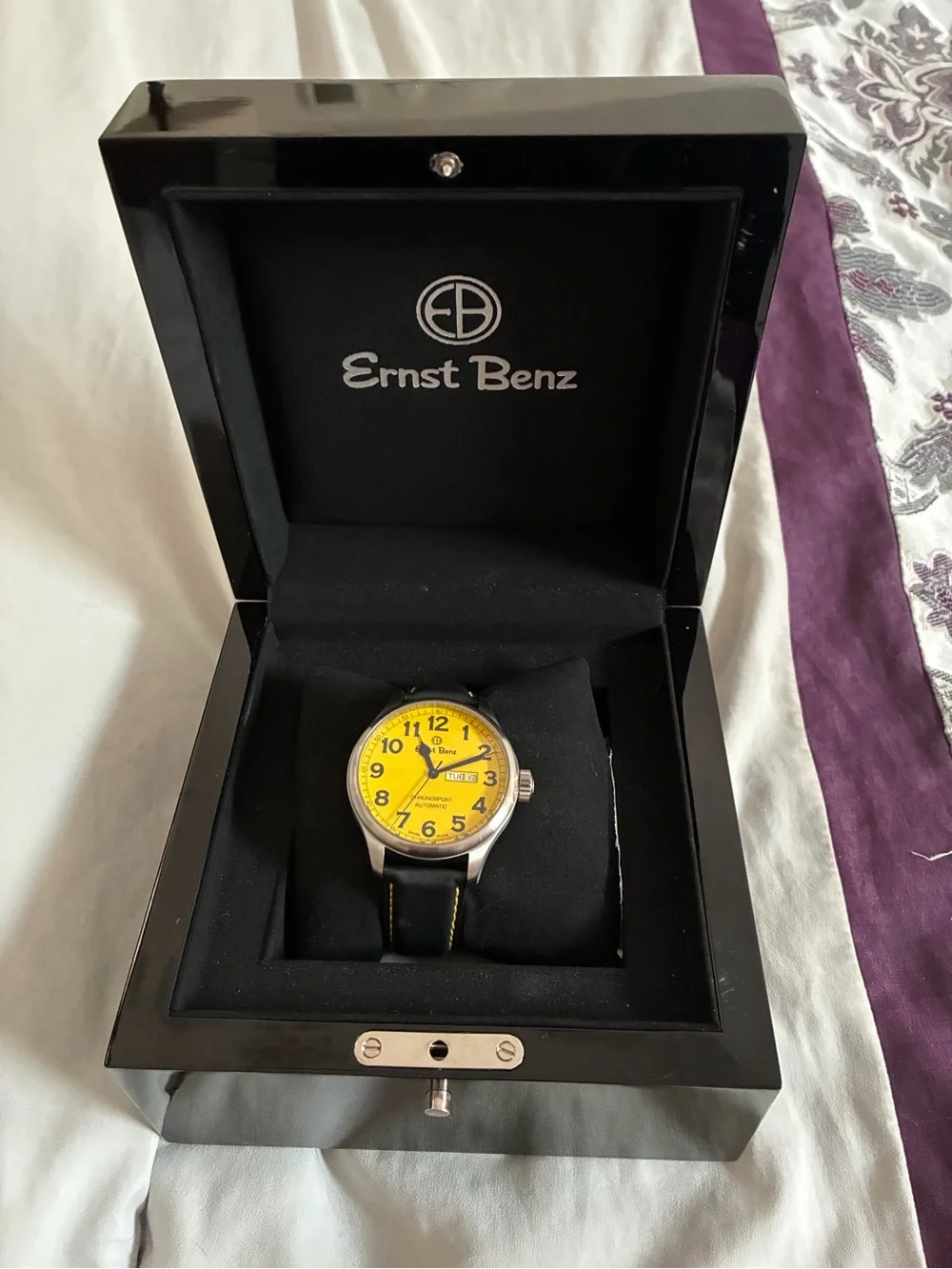 N/A bold yellow